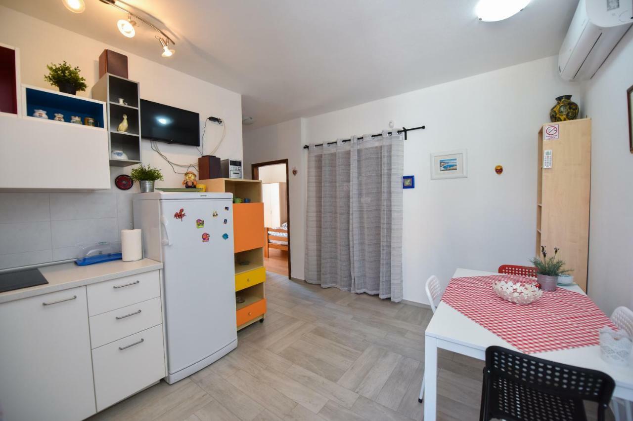Apartments Enya Novalja Exteriör bild