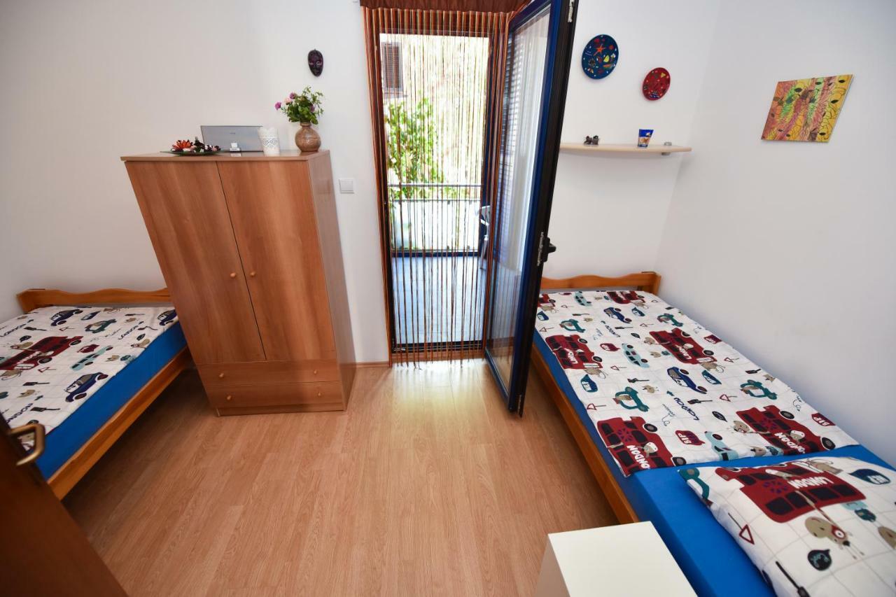 Apartments Enya Novalja Exteriör bild